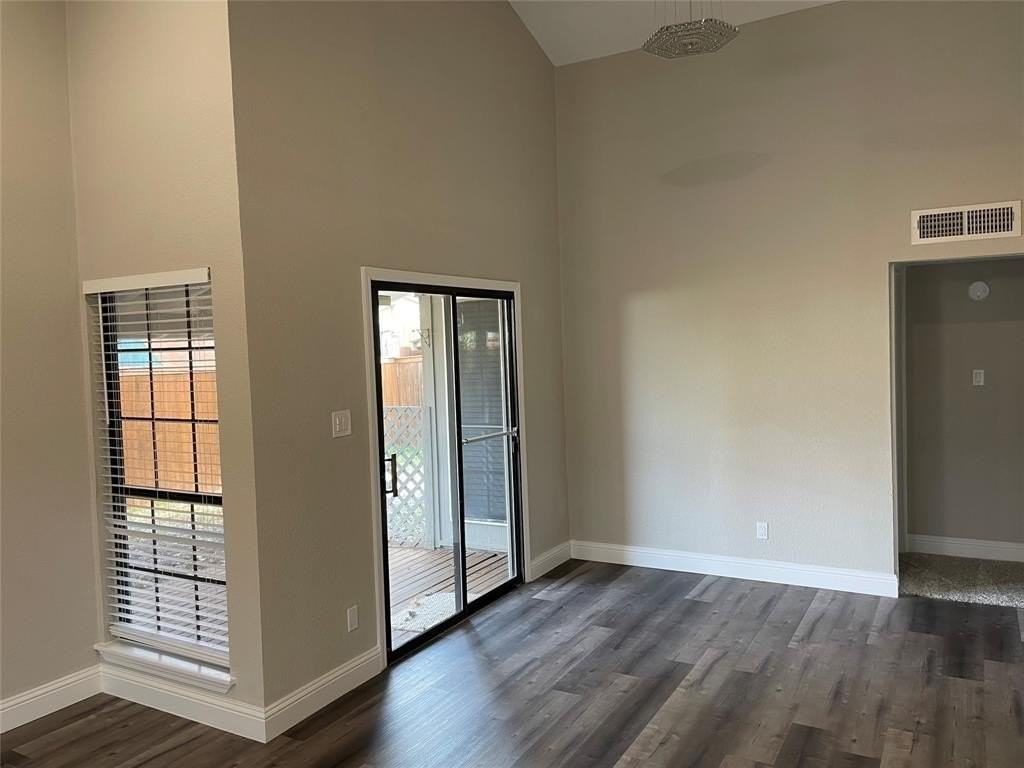 4430 Jenkins St - Photo 6 of 40