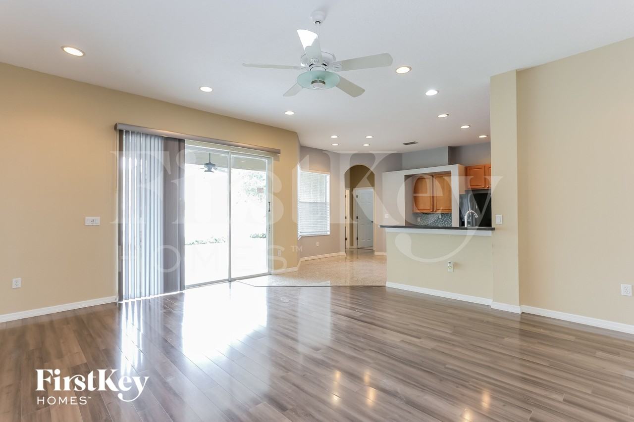 2620 Wood Pointe Dr - Photo 4 of 17