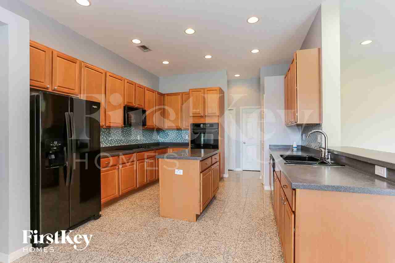 2620 Wood Pointe Dr - Photo 5 of 17