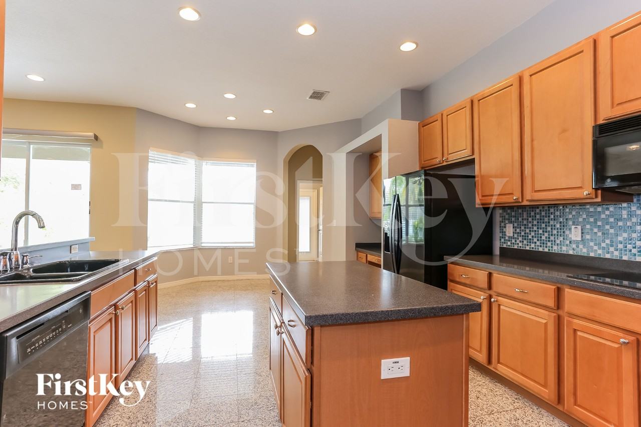 2620 Wood Pointe Dr - Photo 6 of 17