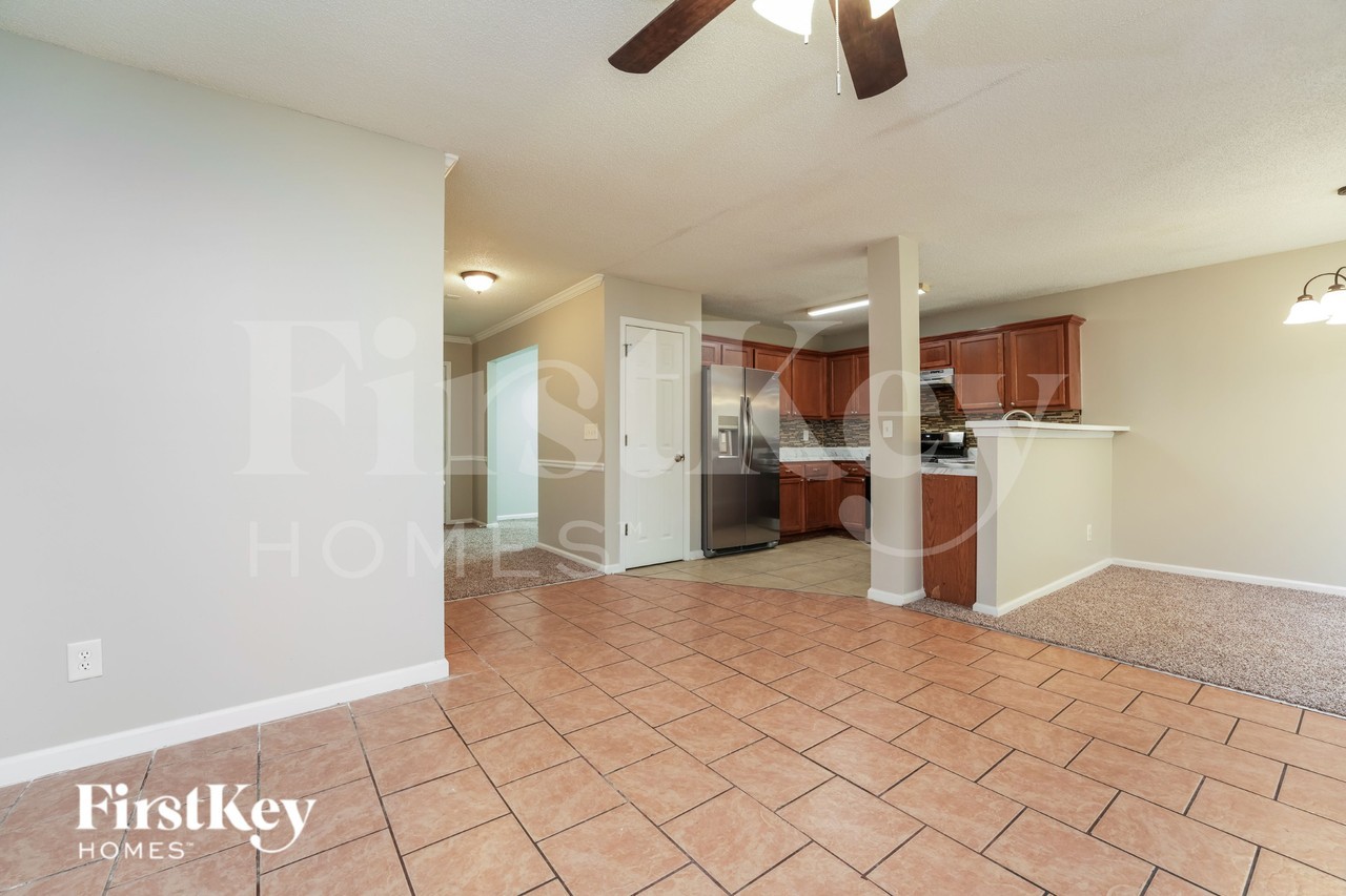 255 Fieldview Ln - Photo 4 of 19