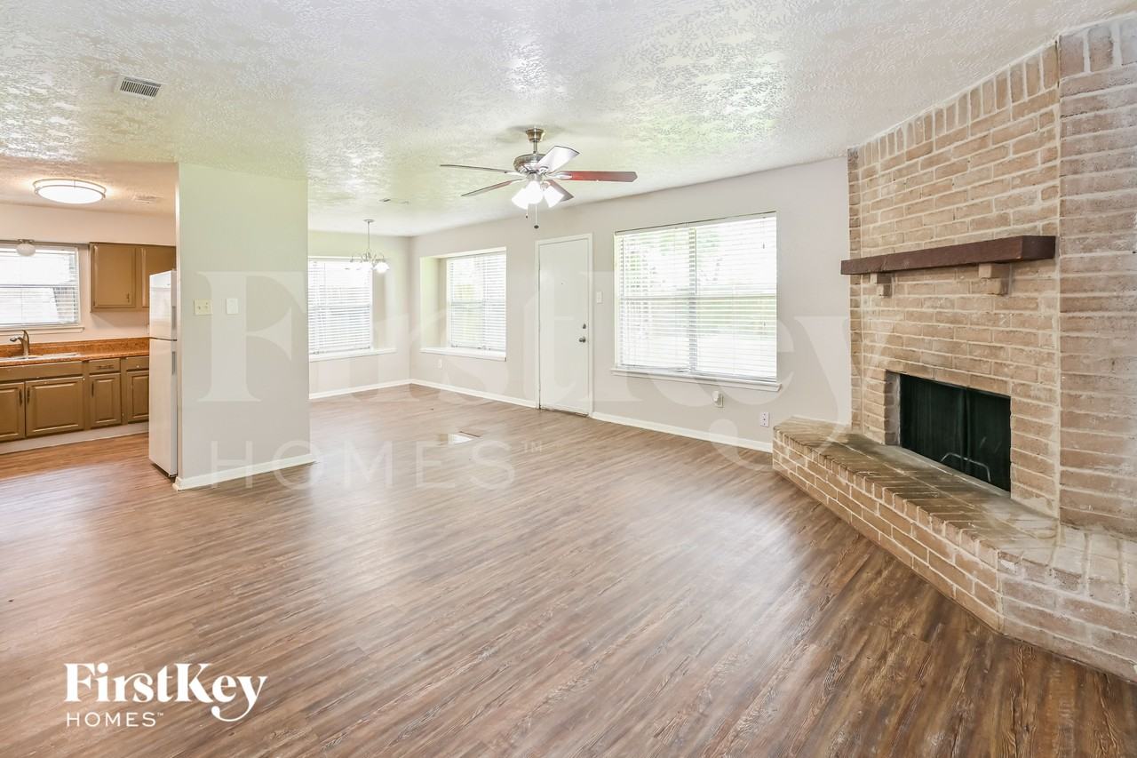 15823 Baybriar Dr - Photo 3 of 17