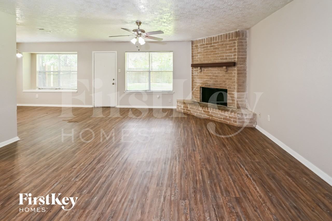 15823 Baybriar Dr - Photo 4 of 17
