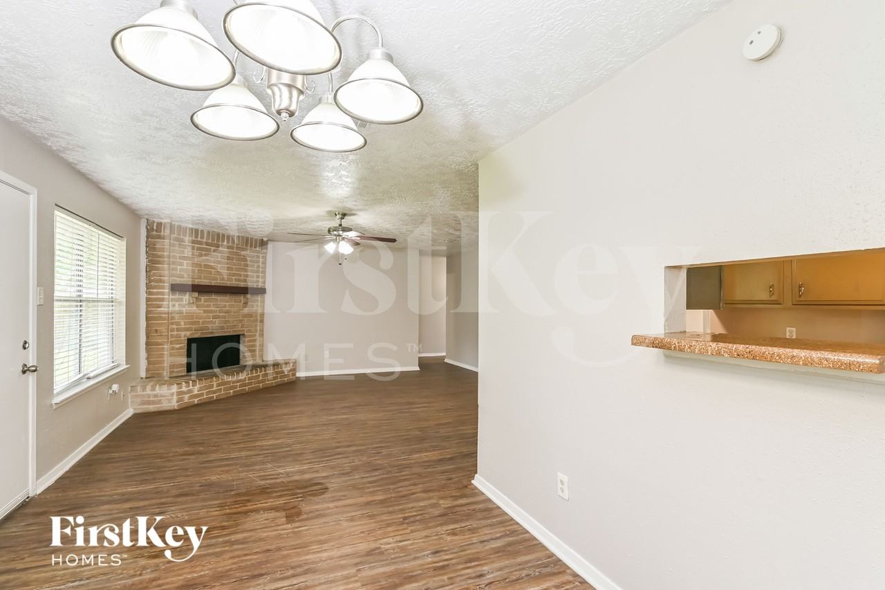 15823 Baybriar Dr - Photo 5 of 17