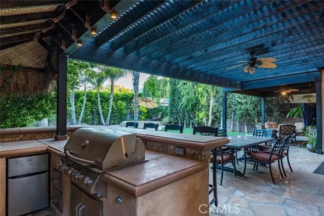 15232 Hartsook St - Photo 2 of 8