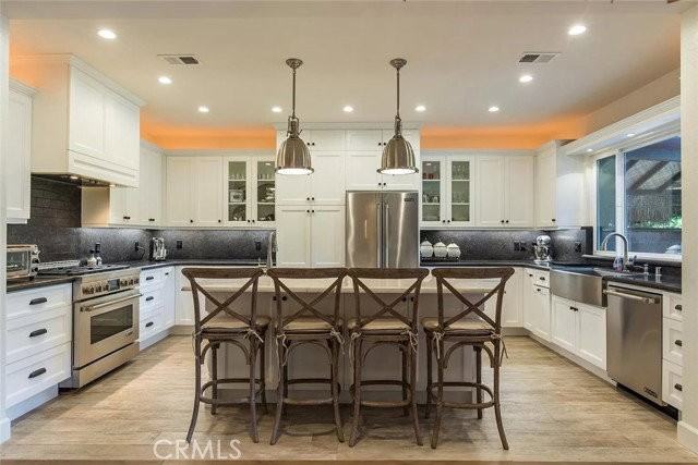 15232 Hartsook St - Photo 3 of 8