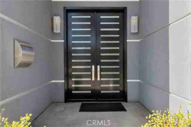 5729 Ostrom Ave - Photo 3 of 8