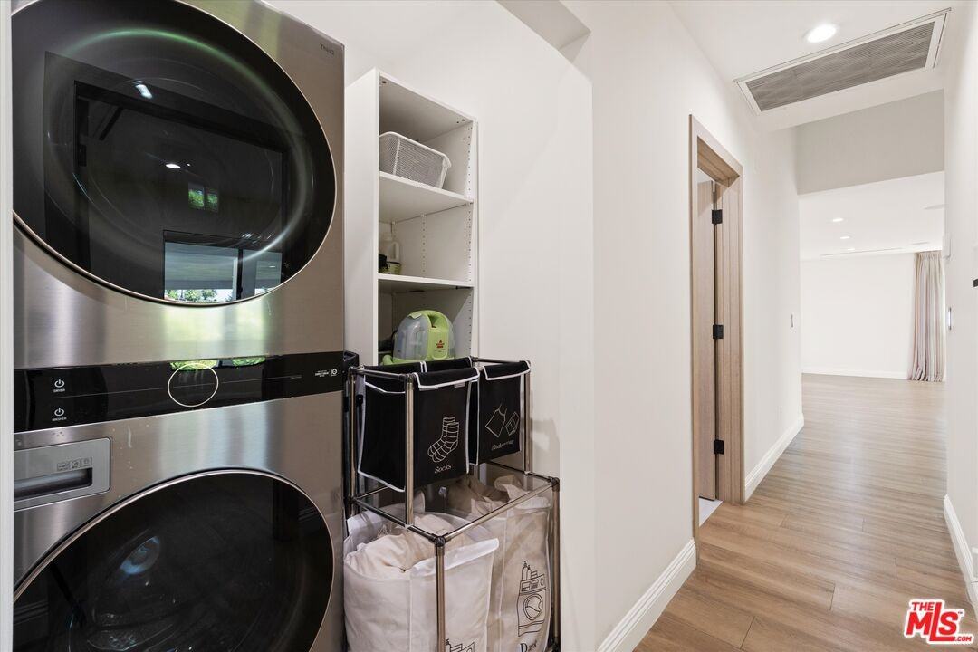 11700 Woodley Ave - Photo 3 of 8