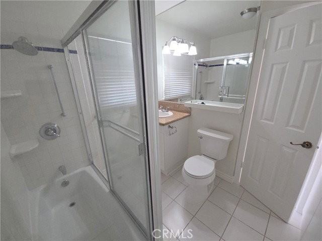 1347 Vandyke Rd - Photo 3 of 8