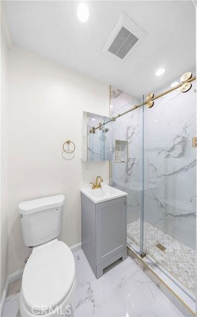 2074 N Summit Ave - Photo 5 of 8