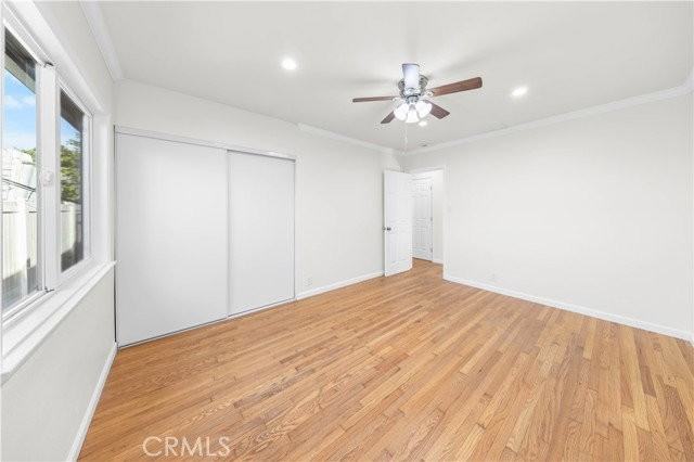 2074 N Summit Ave - Photo 6 of 8