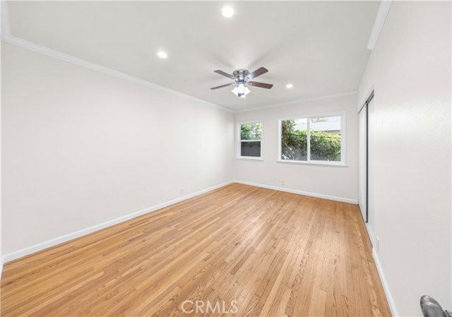 2074 N Summit Ave - Photo 7 of 8