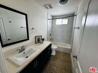 601 W 84th St - Photo 4 of 6