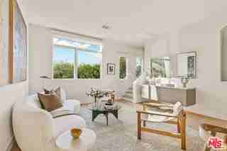 3222 S Barrington Ave - Photo 2 of 8