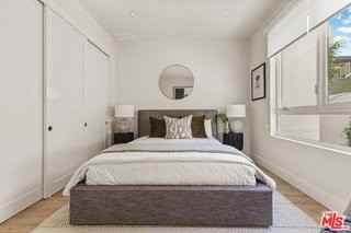 3222 S Barrington Ave - Photo 7 of 8