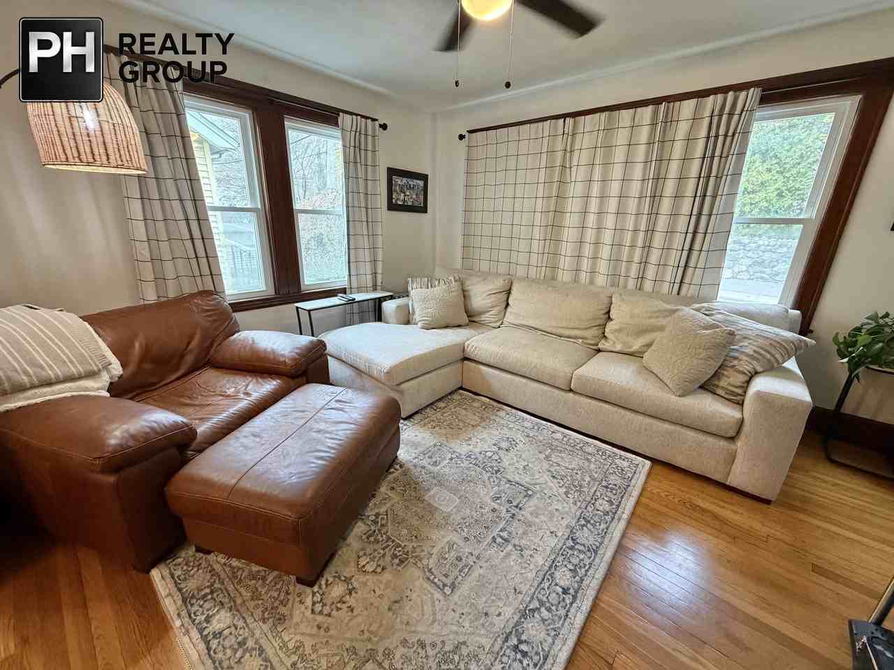 149 Lexington St - Photo 2 of 8