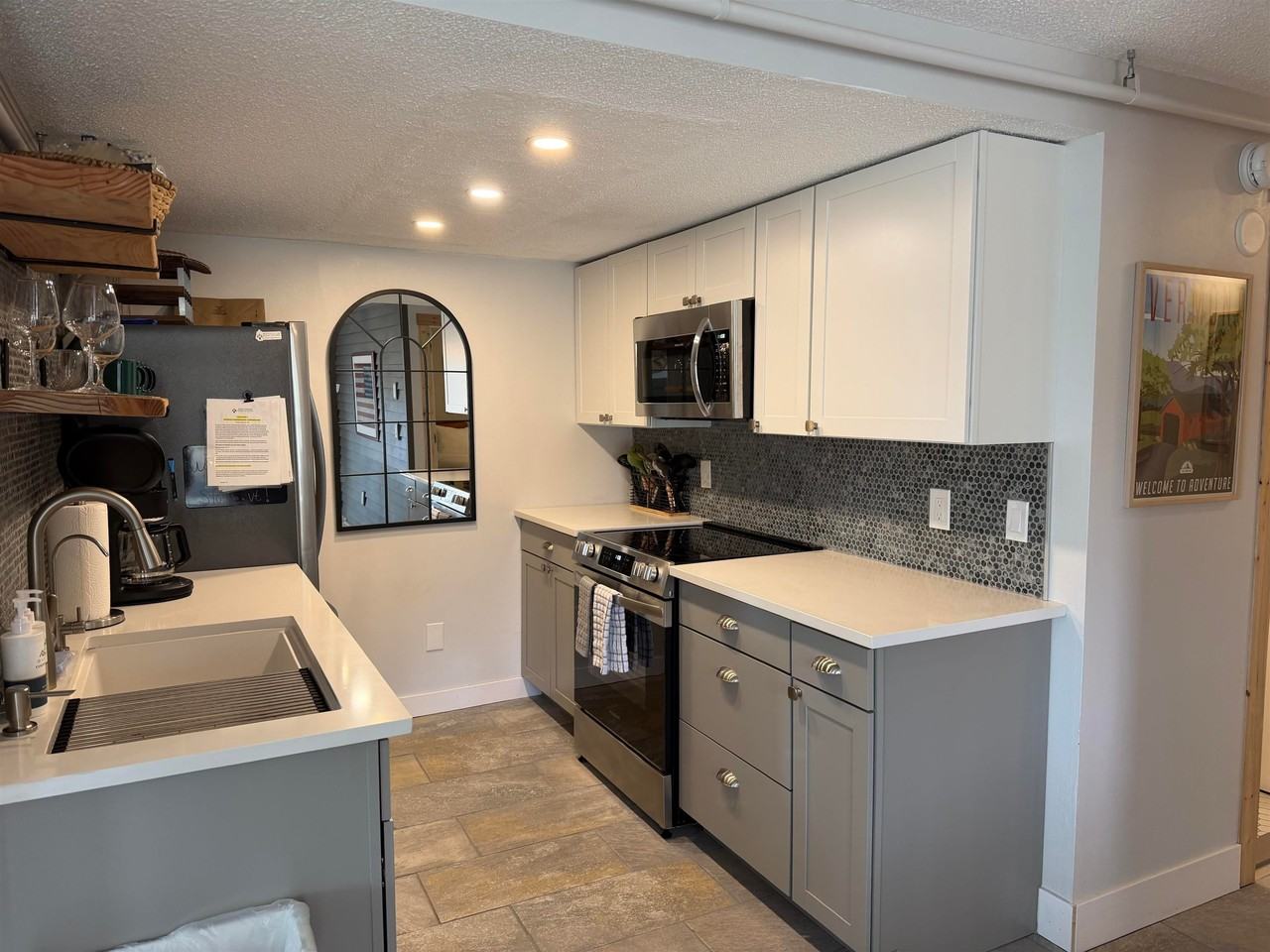 220 Mountainside Dr - Photo 2 of 11