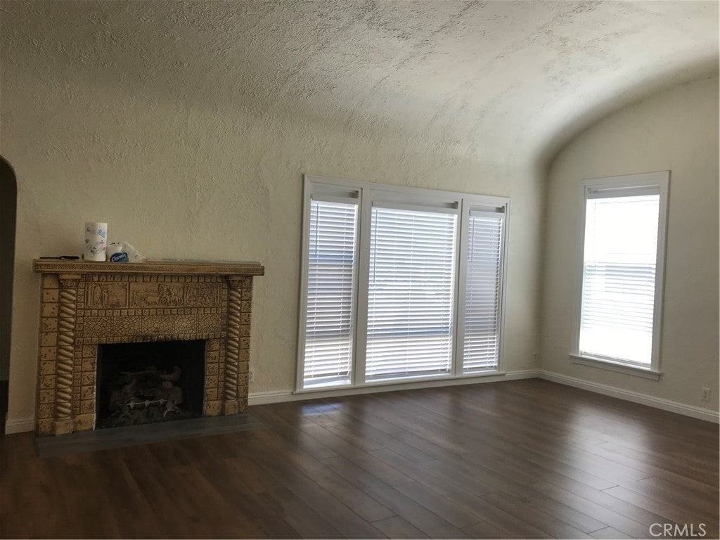110 E Newby Ave - Photo 2 of 10