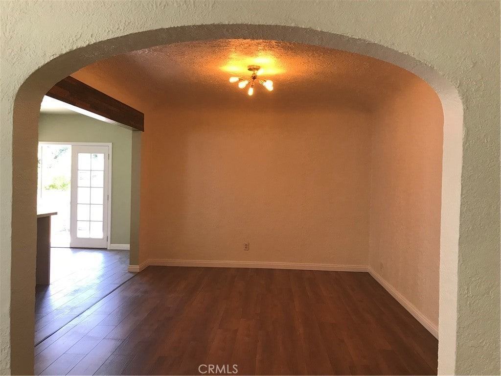 110 E Newby Ave - Photo 3 of 10