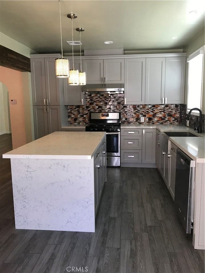 110 E Newby Ave - Photo 4 of 10