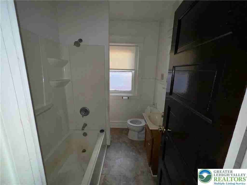 733 N 11th St ##2 - Photo 5 of 8