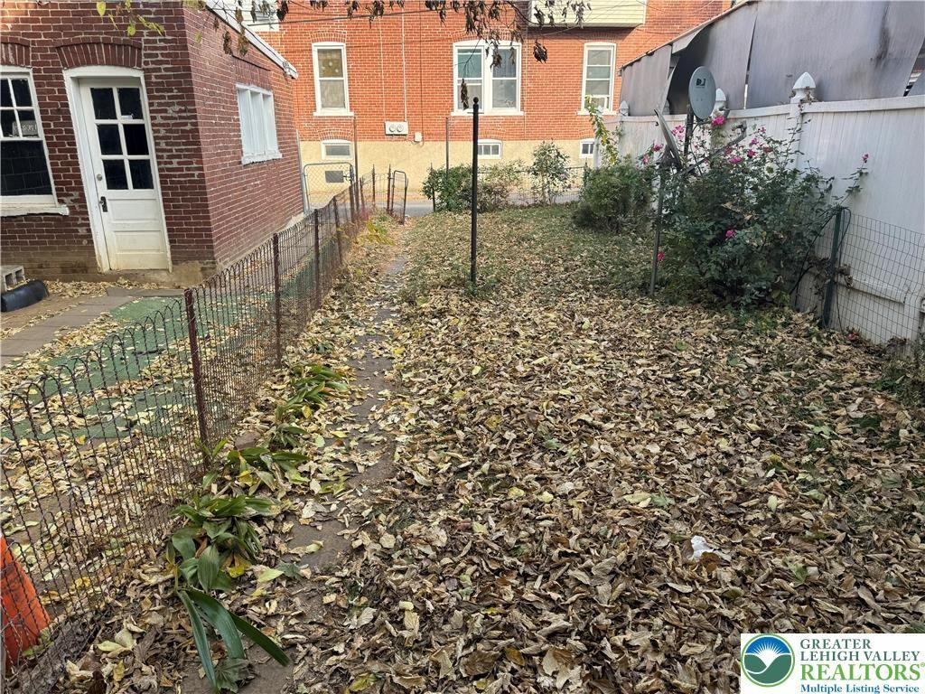 733 N 11th St ##2 - Photo 7 of 8