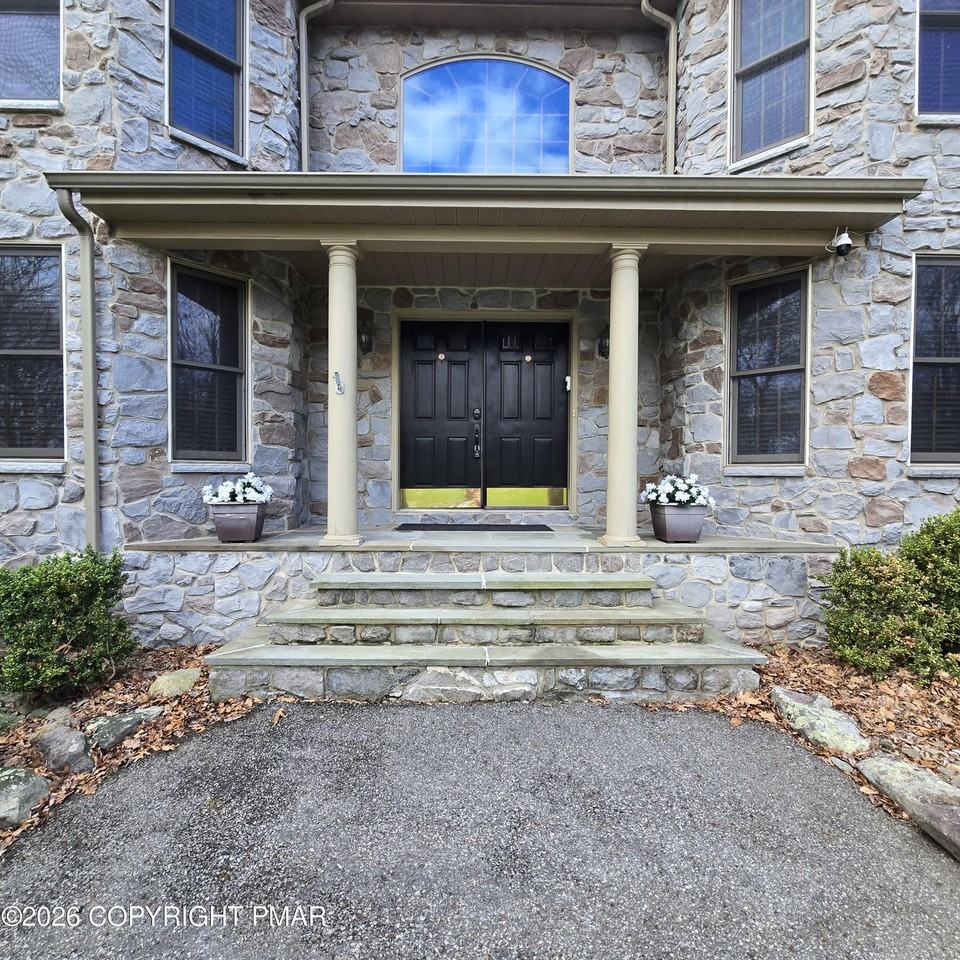 5132 Pocono Park Ln - Photo 6 of 49