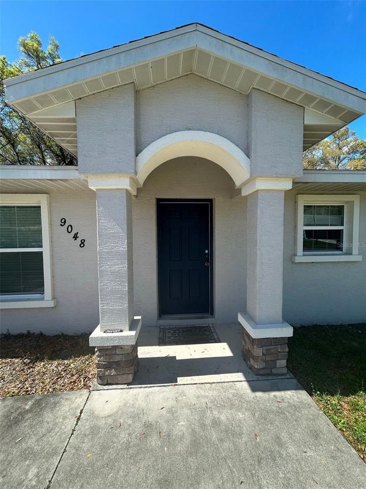 9048 N Travis Dr - Photo 2 of 12