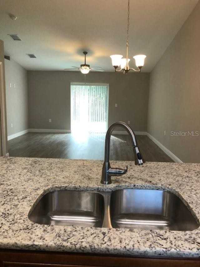 9048 N Travis Dr - Photo 6 of 12