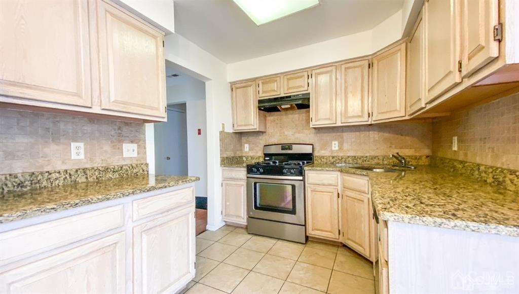 701 Jesse Way - Photo 3 of 16