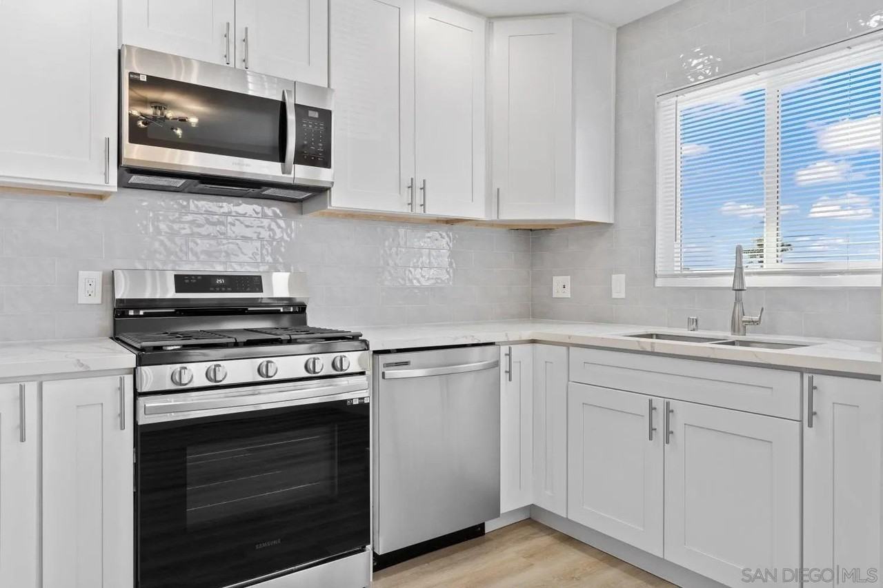 3817 Marlborough Ave Unit 1/2 - Photo 2 of 6