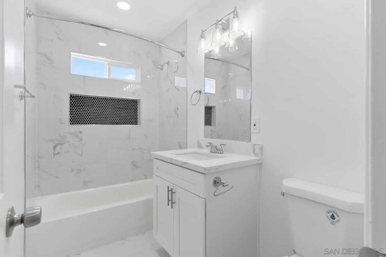 3817 Marlborough Ave Unit 1/2 - Photo 3 of 6