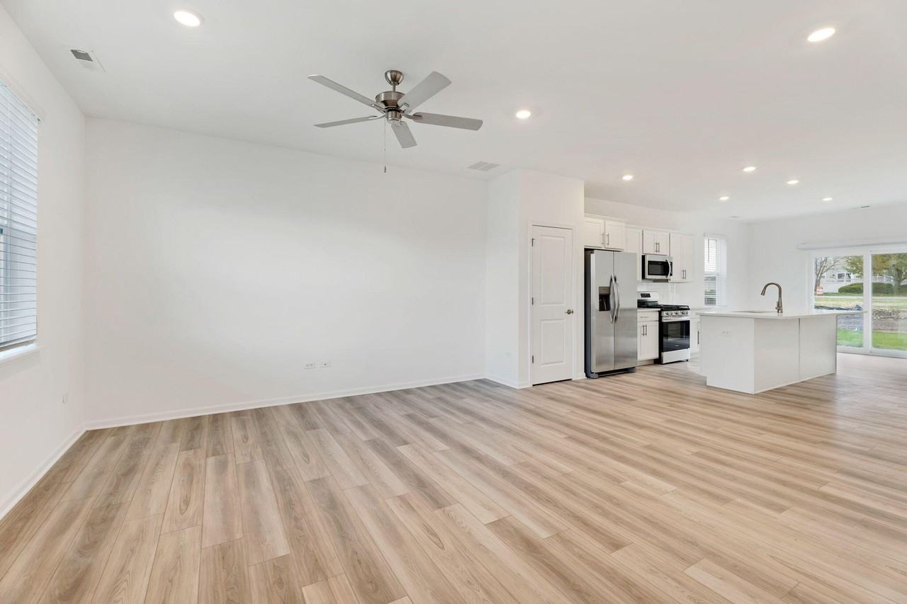 471 E 127th Pl - Photo 4 of 27