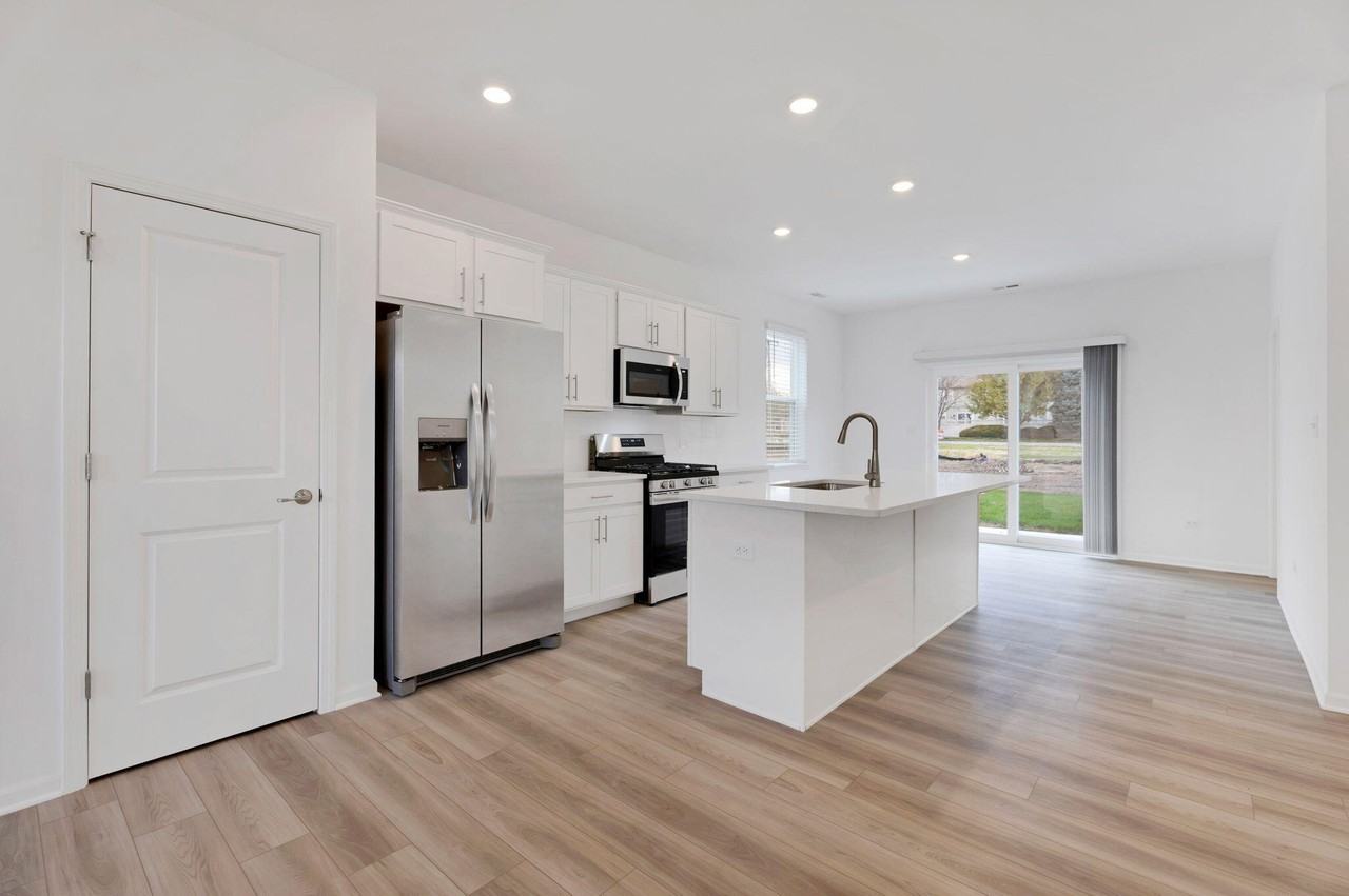 471 E 127th Pl - Photo 7 of 27