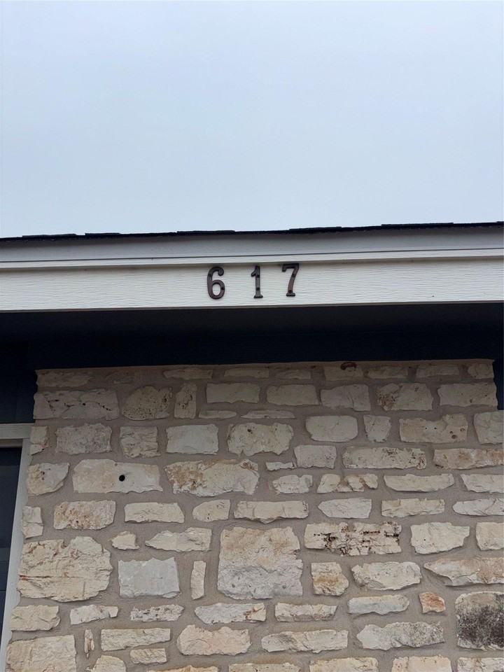 617 Luther Dr Unit B - Photo 2 of 21