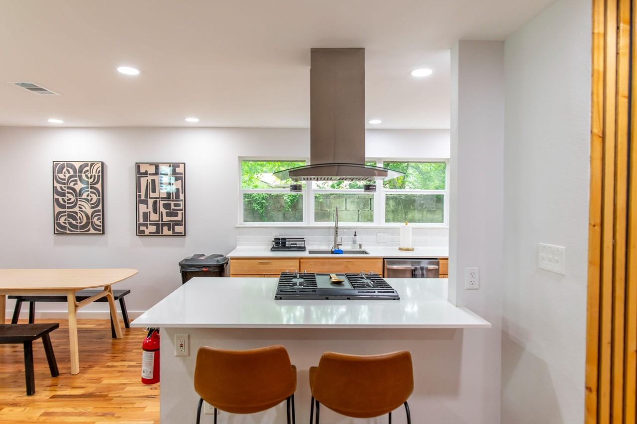 Walnut St - Photo 5 of 26