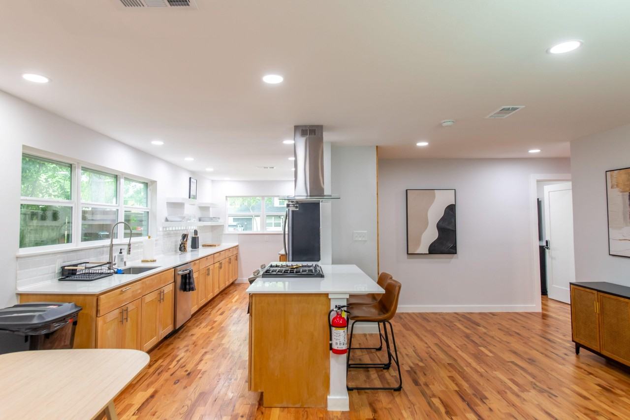 Walnut St - Photo 6 of 26