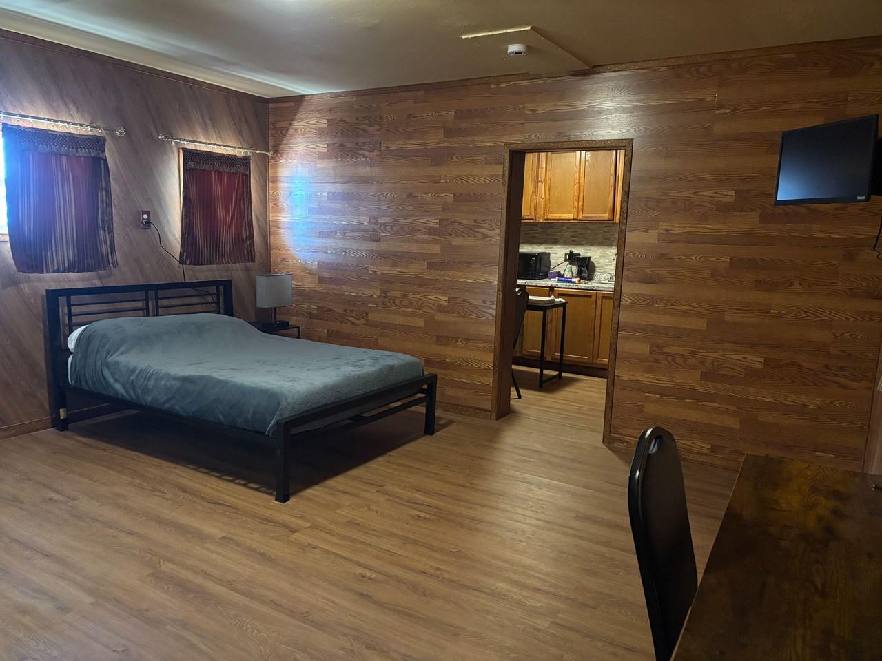 E Division St - Photo 5 of 6