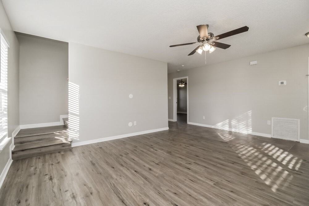 20411 Marlin St - Photo 5 of 17