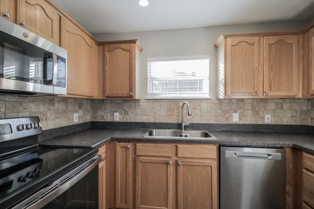 20411 Marlin St - Photo 7 of 17