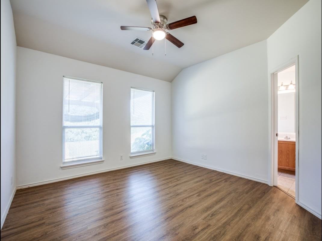 319 Willow Grove Dr - Photo 3 of 13