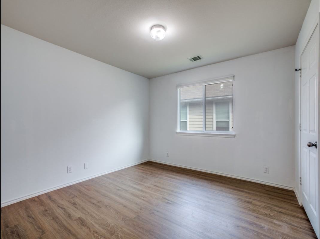 319 Willow Grove Dr - Photo 4 of 13