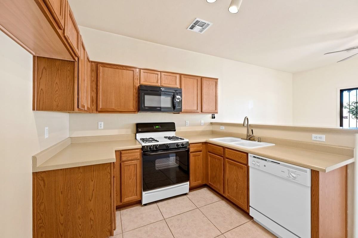 8254 W Kerr St - Photo 5 of 31