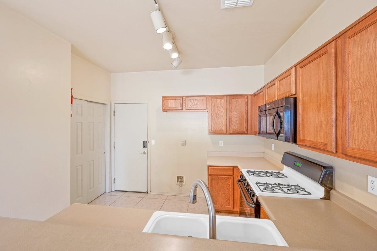 8254 W Kerr St - Photo 7 of 31