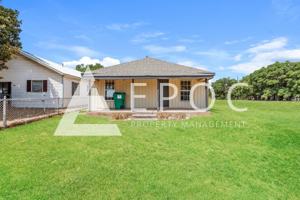 featured image of 635 E 3rd St