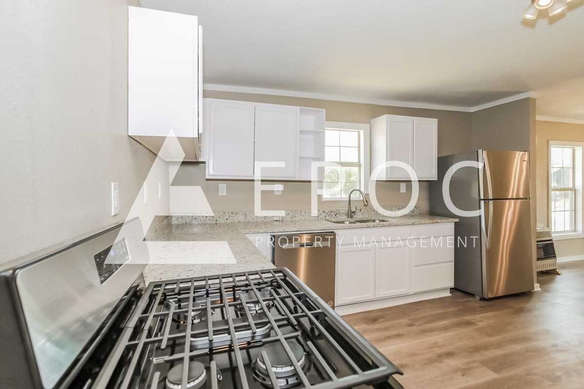 635 E 3rd St - Photo 2 of 15