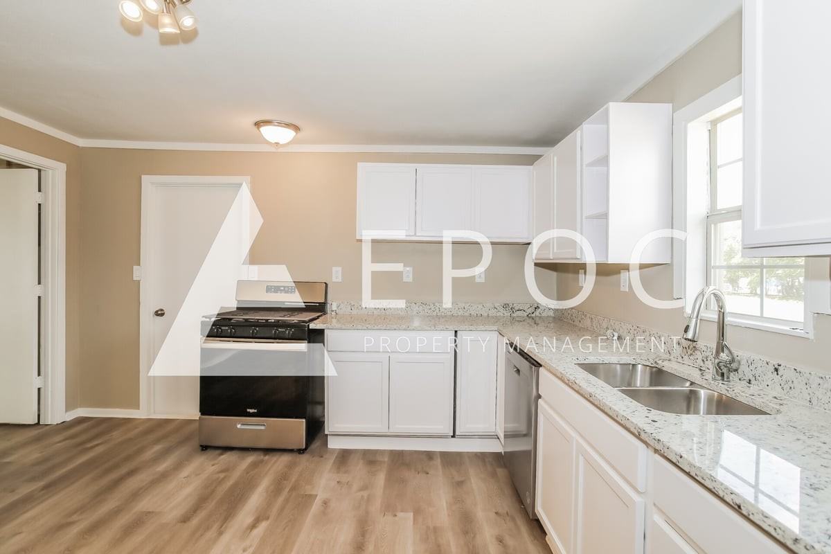 635 E 3rd St - Photo 5 of 15