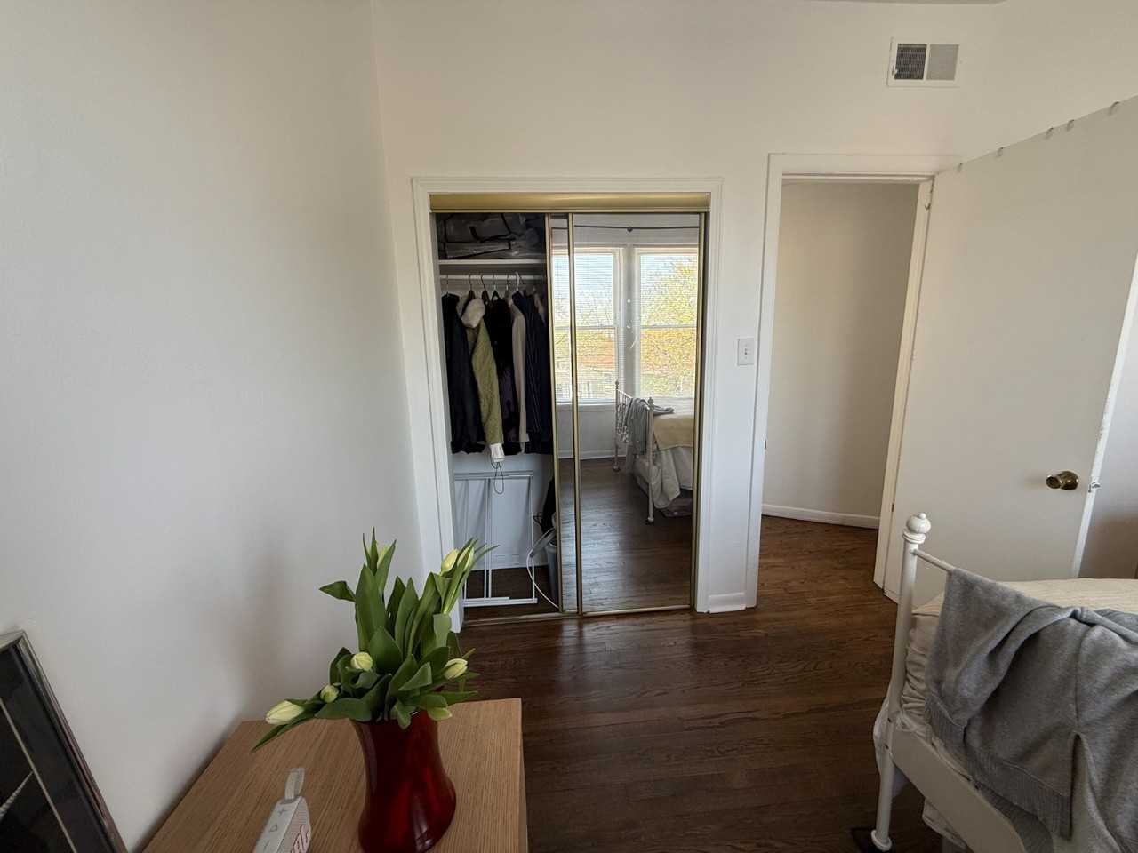 7529 N Rogers Ave #3 - Photo 4 of 8