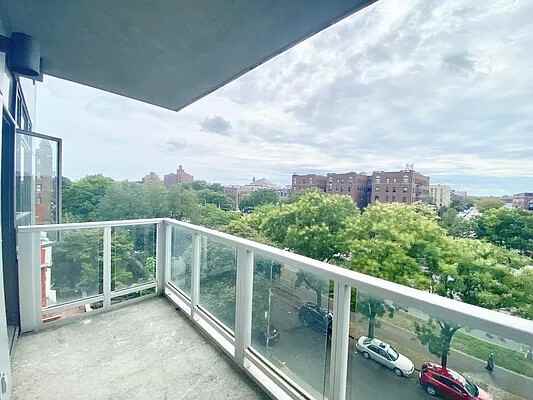 601 Ocean Pkwy #4E - Photo 4 of 10