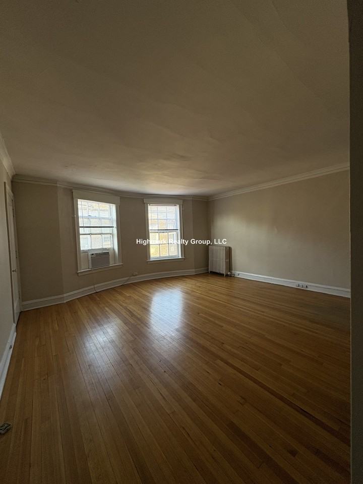 907 Elmwood Ave #6